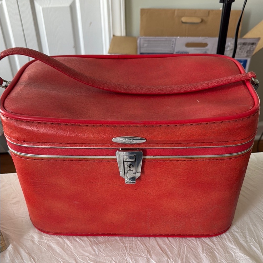 Sears Feather lite Vintage Red Travel Case